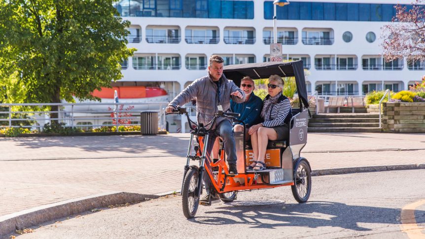 L’attribut alt de cette image est vide, son nom de fichier est Accueil-et-Velo-taxi-@-Etienne-Boisvert-8-862x486.jpg.